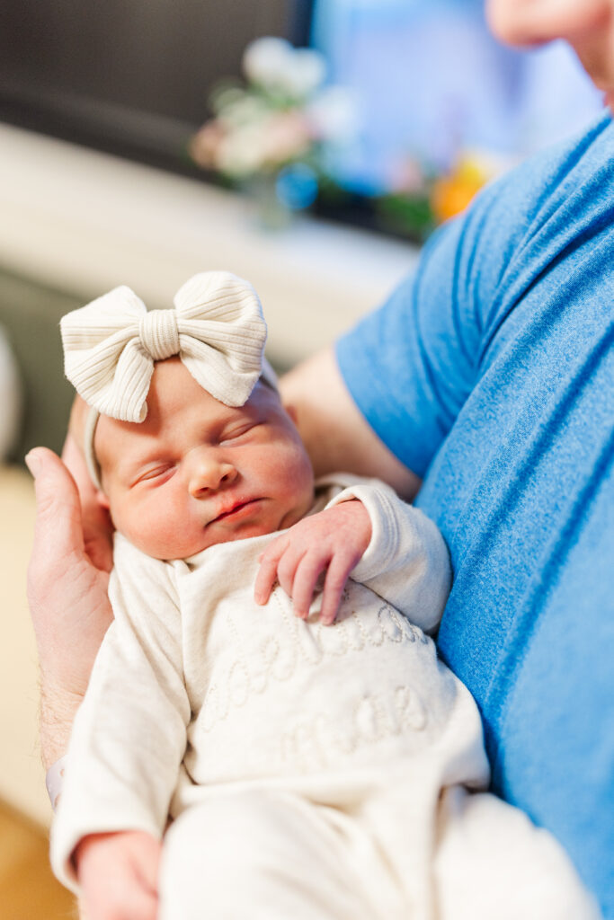 A newborn baby sleeps in her dad's arms during her Fresh 48 session in Champaign, IL

Champaign Newborn Photographer

Photos by Amanda Banik Photography