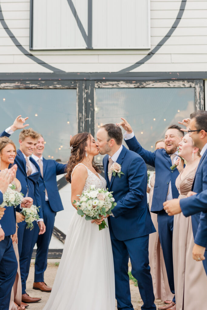 A bridal party photo at Northfork Farms, Oswego, IL

Photos by Amanda Banik Photography.