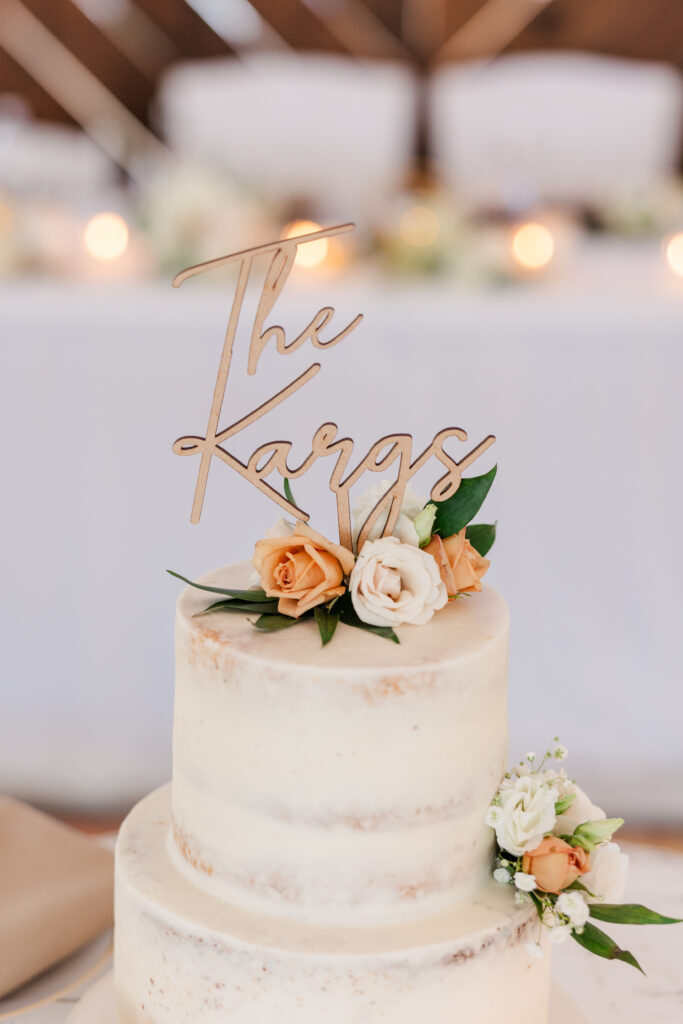 A detail image of a wedding cake at Northfork Farms. 

Photos by Amanda Banik Photography