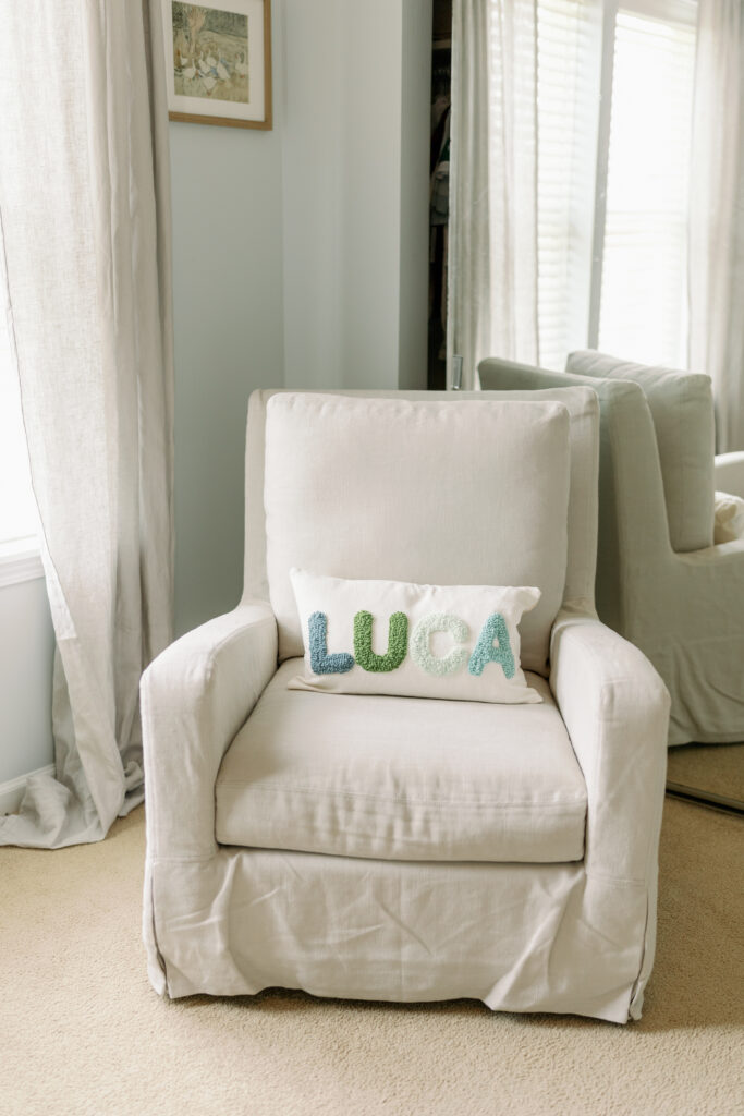 What to wear for newborn photos at home Central Illinois Newborn Photographer Photos by Amanda Banik Photography