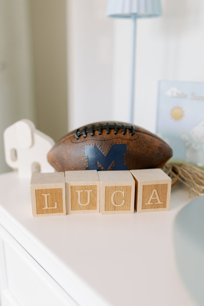 What to wear for newborn photos at home Central Illinois Newborn Photographer Photos by Amanda Banik Photography