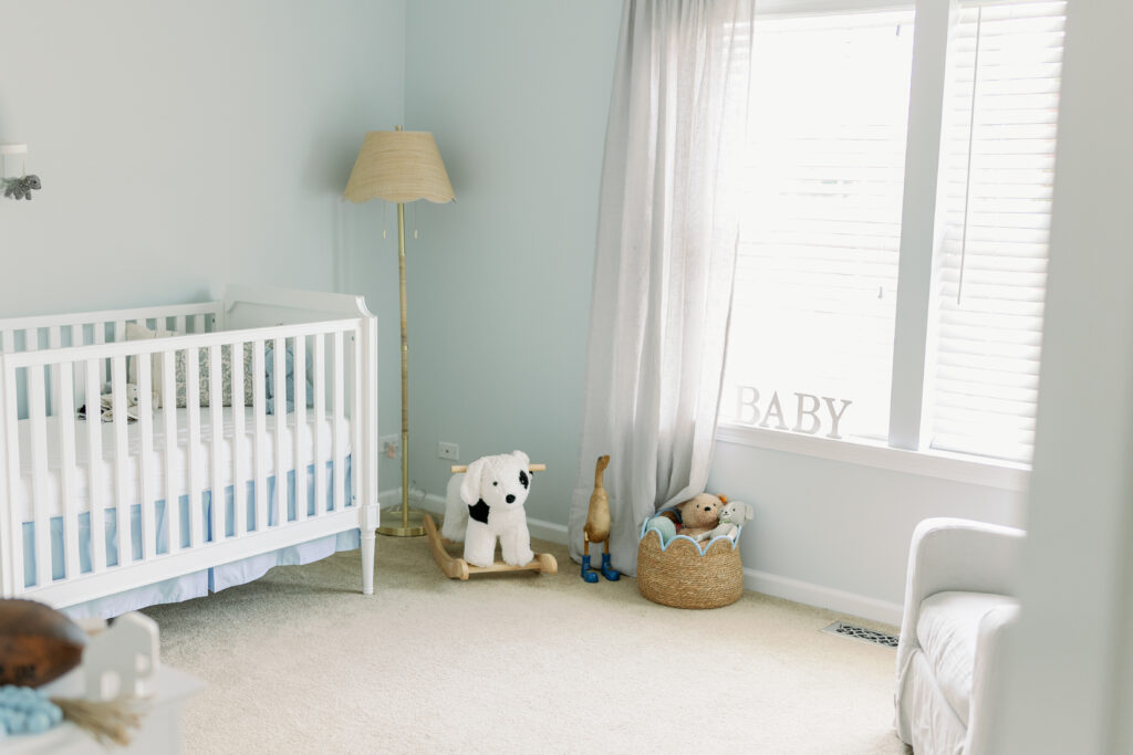 What to wear for newborn photos at home Central Illinois Newborn Photographer Photos by Amanda Banik Photography