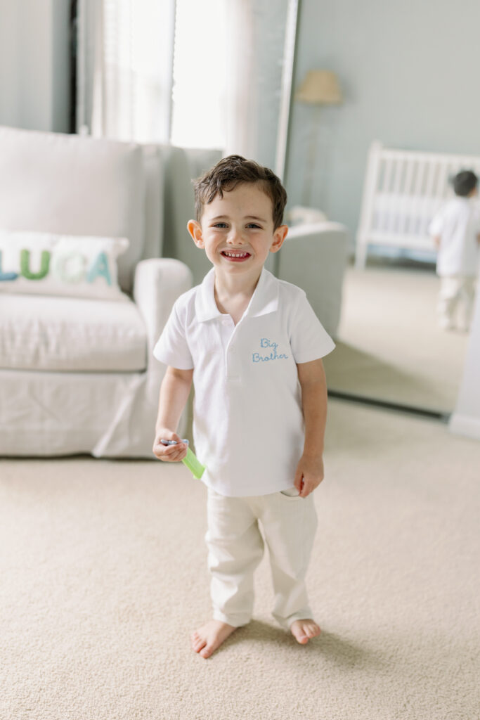 What to wear for newborn photos at home Central Illinois Newborn Photographer Photos by Amanda Banik Photography