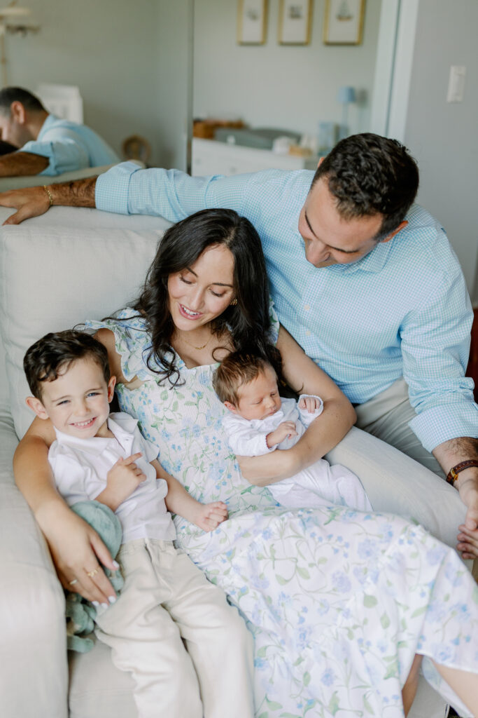 What to wear for newborn photos at home Central Illinois Newborn Photographer Photos by Amanda Banik Photography