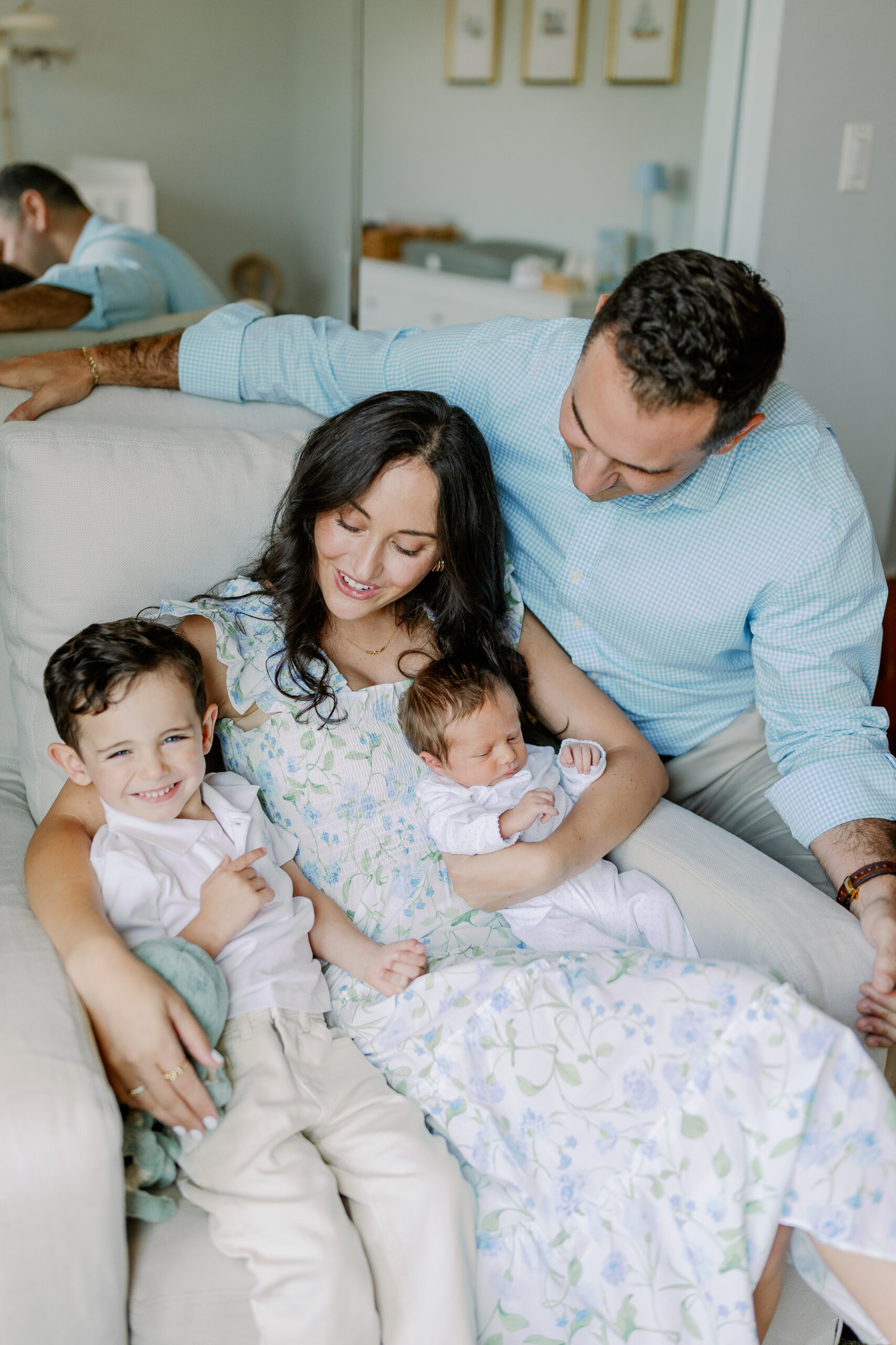 What to wear for newborn photos at home Central Illinois Newborn Photographer Photos by Amanda Banik Photography