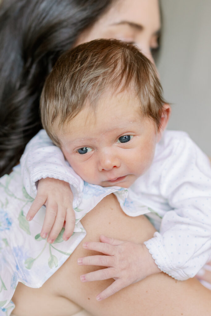 What to wear for newborn photos at home Central Illinois Newborn Photographer Photos by Amanda Banik Photography