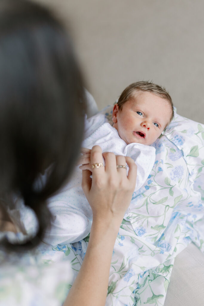 What to wear for newborn photos at home Central Illinois Newborn Photographer Photos by Amanda Banik Photography