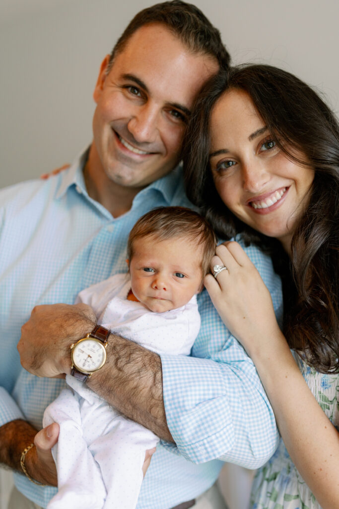 What to wear for newborn photos at home Central Illinois Newborn Photographer Photos by Amanda Banik Photography