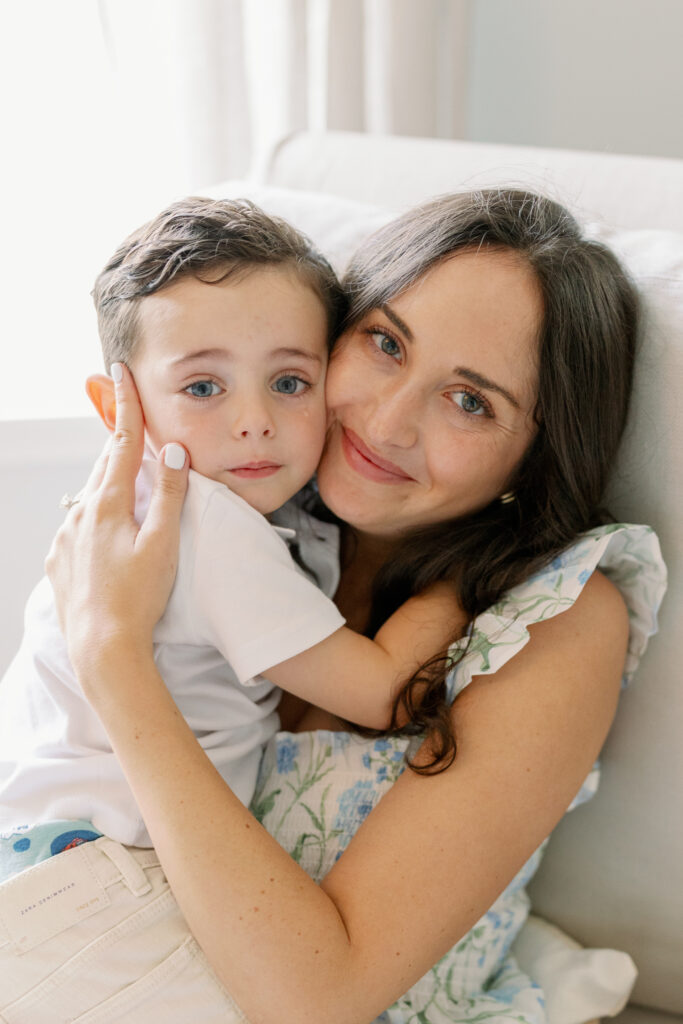 What to wear for newborn photos at home Central Illinois Newborn Photographer Photos by Amanda Banik Photography